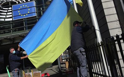 Уверенным шагом вниз: социологи говорят о падении поддержки Украины на Западе