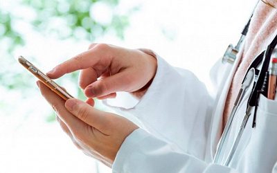 Латвийского врача вызвали «на ковер» в Минздрав из-за публикации в соцсетях