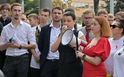 Оппозиция в Молдове потребовала освободить задержанных депутатов