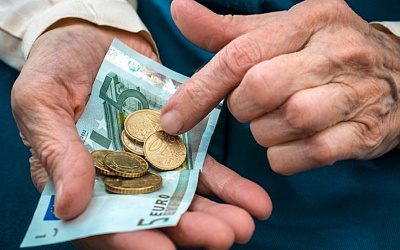 Две трети населения Латвии не имеют накоплений даже в размере месячной зарплаты