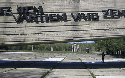 «Умаляя трагедию концлагеря Саласпилс, в Латвии занижают масштабы злодеяний нацизма»