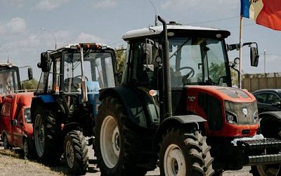 Молдавские фермеры заблокировали дорогу на границе с Румынией