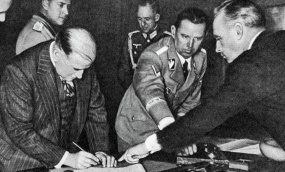 Scared of Hitler. Why the West Turned Down an Alliance with Moscow